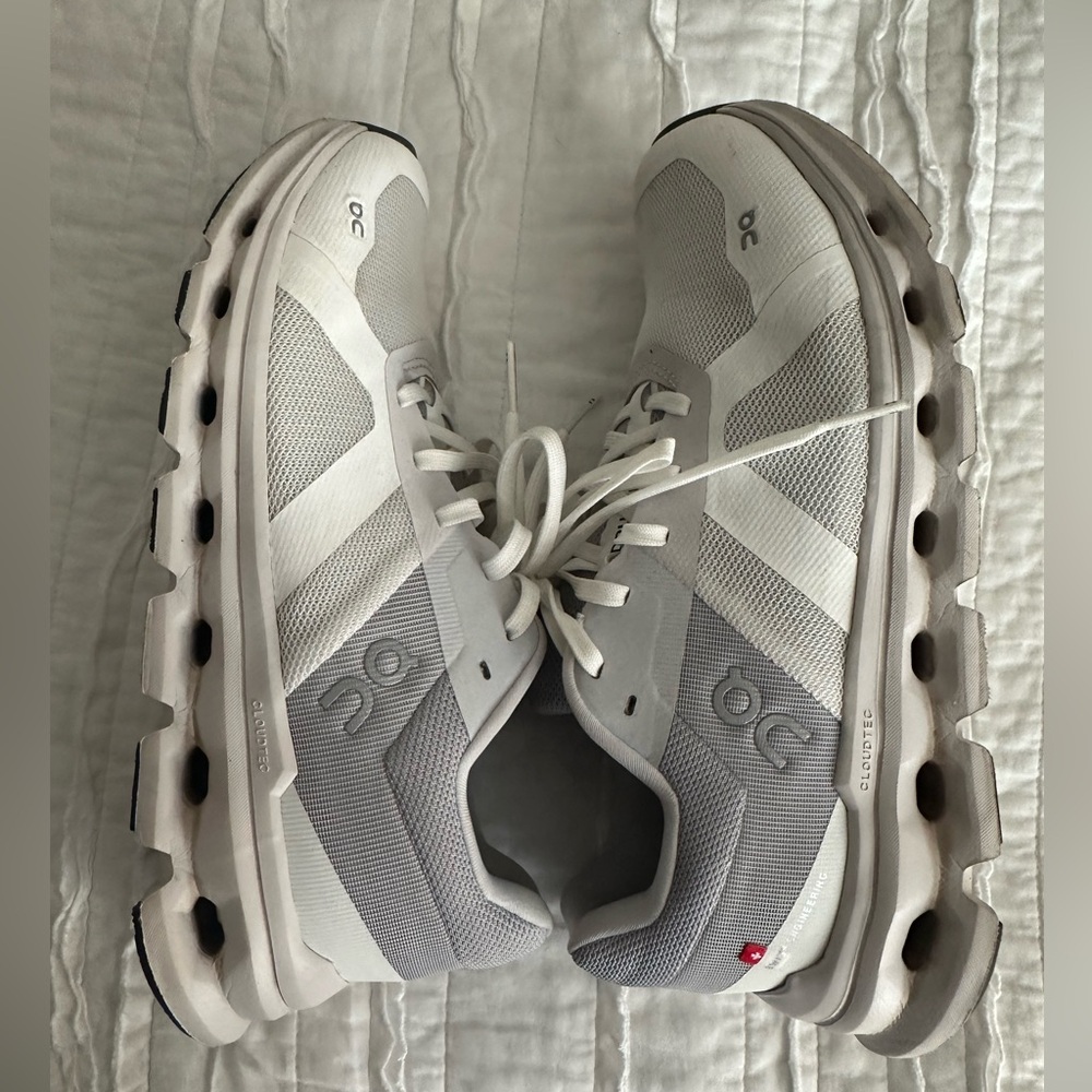 On Running White and Gray Athletic Shoes